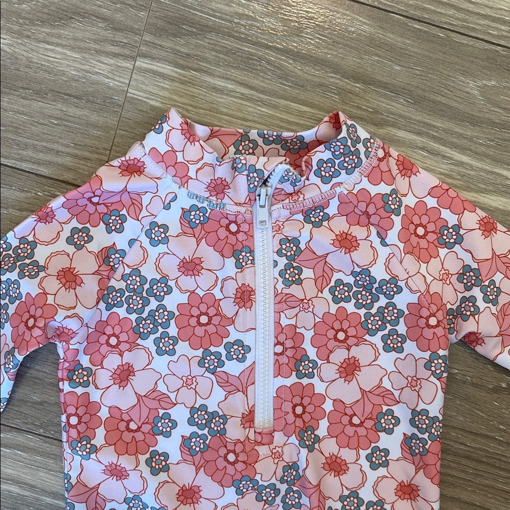 NWOT Rash Guard Swimsuit - Picture 2 of 3